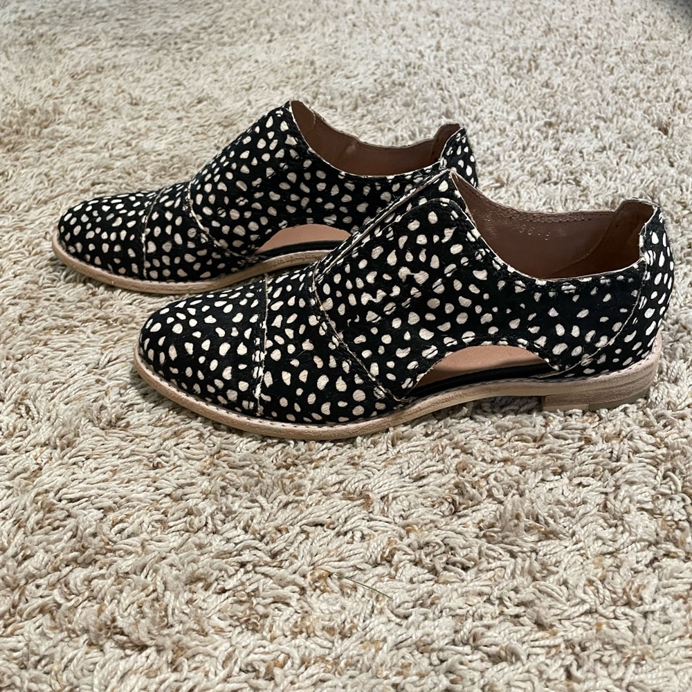 ALL BLACK Spotted Shoe
